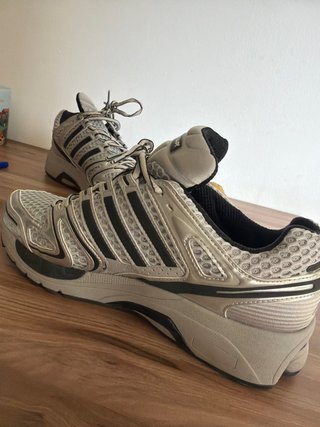 Zapatillas Adidas AdiStar grises y negras