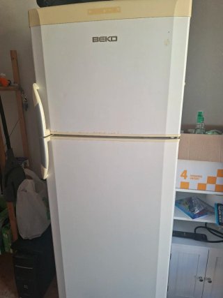 Nevera Beko con Congelador Superior