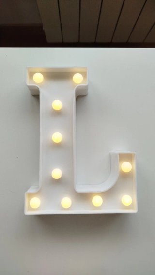 Letra decorativa L con luces LED