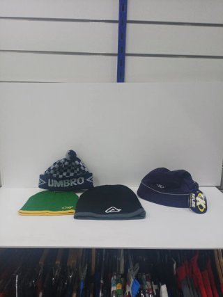 Gorros Umbro y Kelme