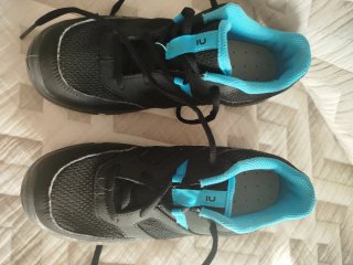 Zapatillas trekking negras y azules