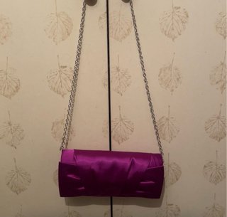 Cartera de fiesta morada. Solo se ha usado una vez