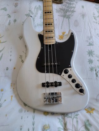 Bajo Marcus Miller V7