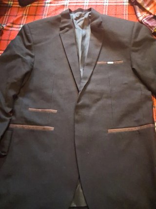 Chaqueta negra con detalles