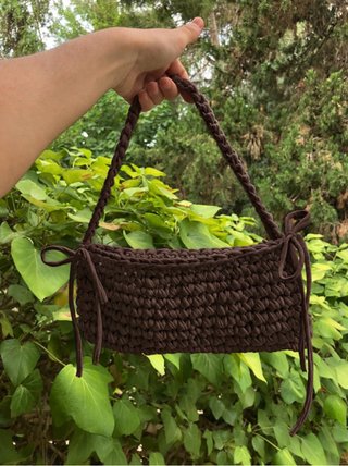 Bolso de hombro marrón