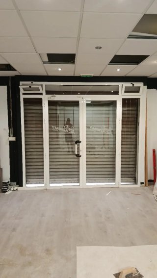 Urge vender, Puerta de Aluminio para Local Comerci