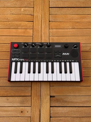 Teclado MIDI AKAI MPK Mini Play MK3