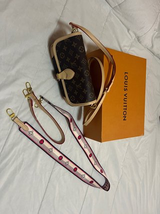 Bolso Louis Vuitton Monogram con detalles beige