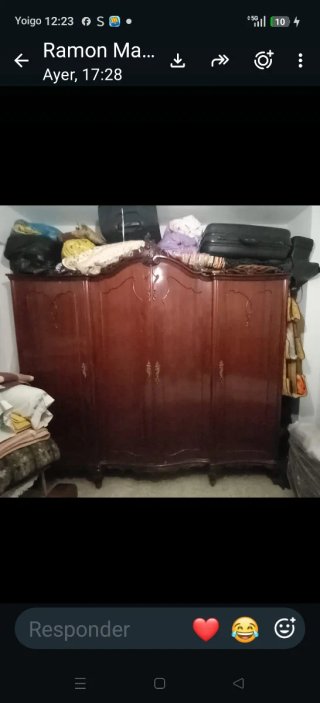 Armario antiguo de madera