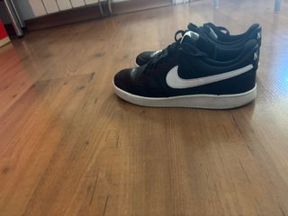 Zapatillas Nike Negras y Blancas con muy poco uso