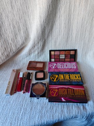 Pack maquillaje 13 artículos pintalabios ojos etc