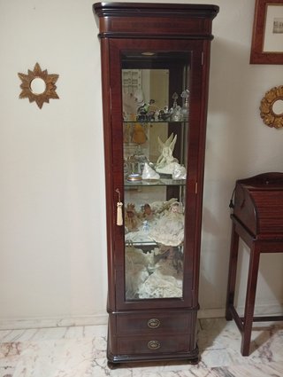 Vitrina madera clásica cristal cajones