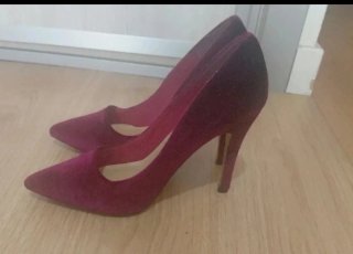 Zapatos de tacón de terciopelo granate