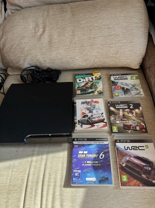 Consola PlayStation 3 con mando y juegos