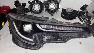 Farol Dianteiro Direito Toyota Corolla (90119225)