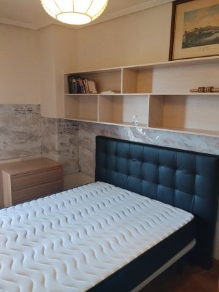 Chollo:base,colchon ,cabecero,cómoda y estanteria