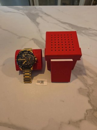 Reloj Diesel Negro y Dorado