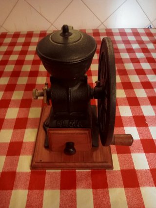 Molinillo de café antiguo ELMA