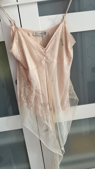 Top Zara rosa con pedrería y tul