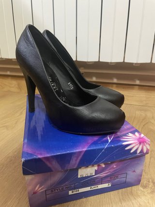 Zapatos de tacón negros talla 37