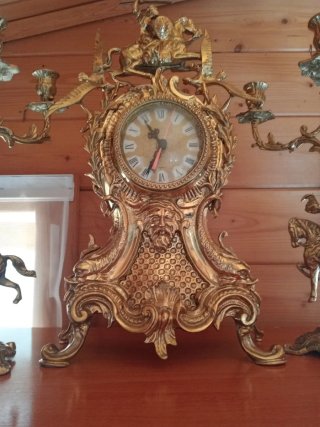 Reloj de Sobremesa con Candelabros
