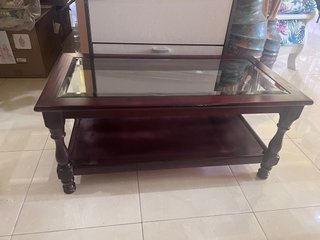 Mesa de centro de madera con cristal