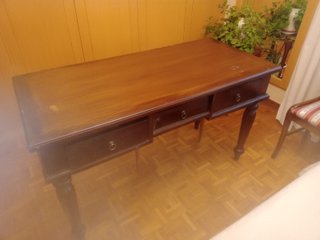 Escritorio antiguo de madera