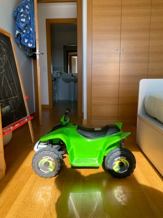 Quad infantil eléctrico verde