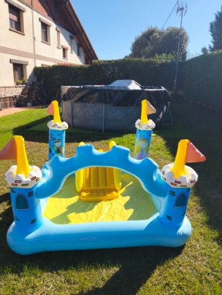 Castillo hinchable piscina infantil