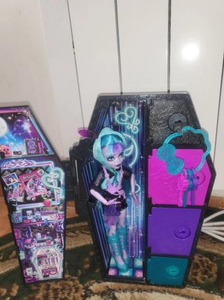 Muñeca Monster High en Ataúd