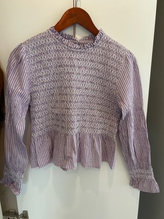 Blusa con gomas morada y blanca