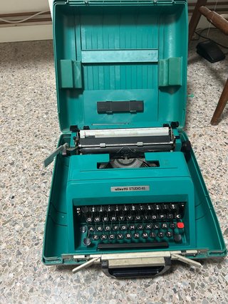 Máquina de escribir Olivetti Studio 45