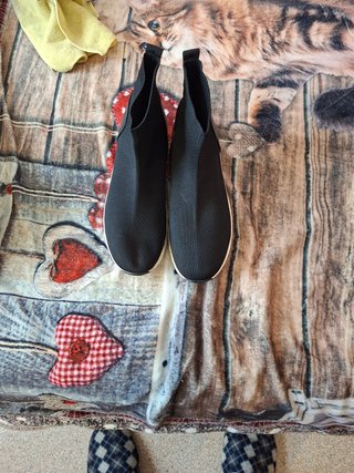 Scarponcini donna elasticizzati neri