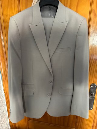 Traje gris elegante