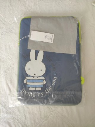 Nuovo astuccio per computer Miffy con etichetta