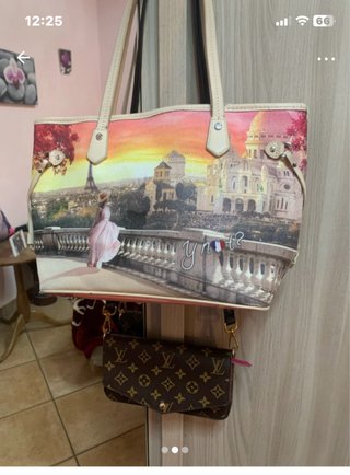 Borsa con panorama Parigi