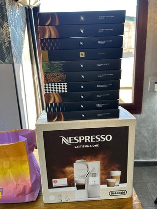 Cafetera Nespresso DeLonghi Lattissima One