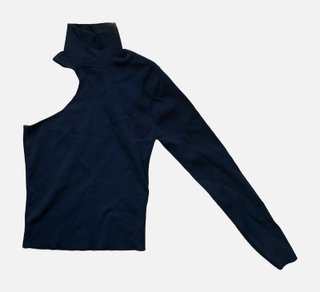 Top Zara negro asimétrico una manga cuello alto M