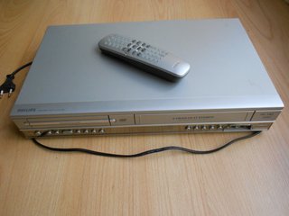 REPRODUCTOR COMBO VHS + DVD PHILIPS con MANDO