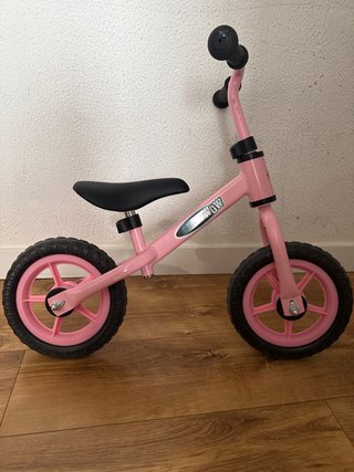 Bicicleta sin pedales rosa