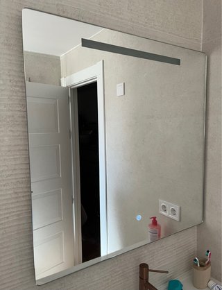 Espejo de baño con luz LED (con falta)