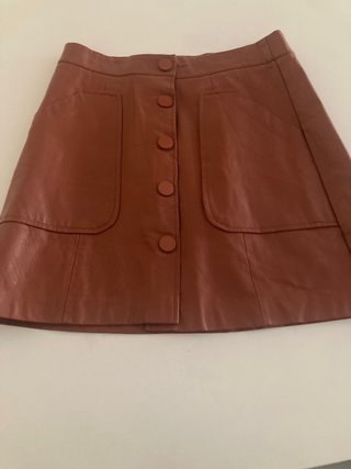 Falda polipiel marrón botones