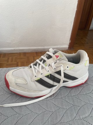 Zapatillas Adidas Blancas y Rojas