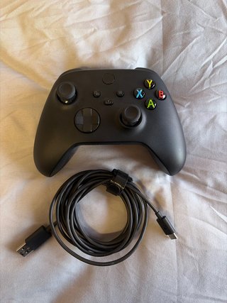 Mando Xbox Series X Negro + Carga y Juega