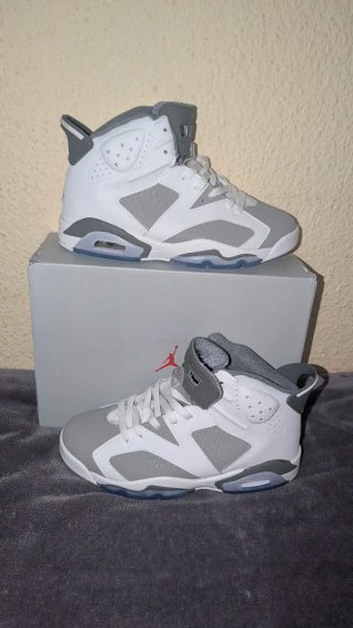 Zapatillas Jordan Blancas y Grises