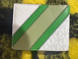 Cartera Michael Kors Blanca y Verde