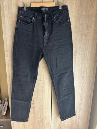 Vaqueros Mom Fit Stradivarius Negros Talla 40
