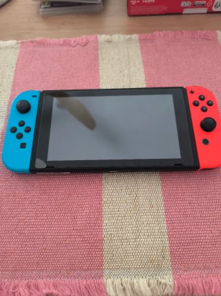 Consola Nintendo Switch Azul y Rojo