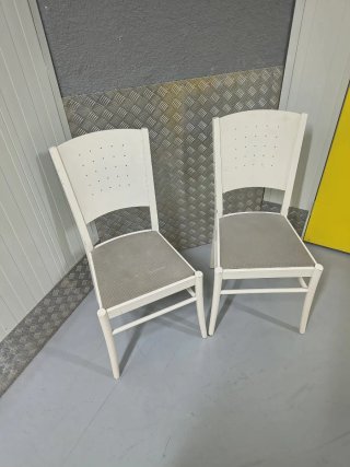 2 Sillas de cocina blancas y grises