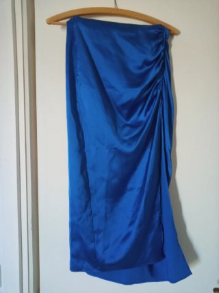 Falda midi Zara satinada azul  Talla:XS